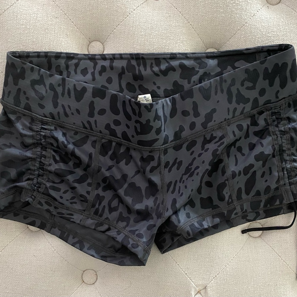 Lululemon Size 10 Leopard Shorts